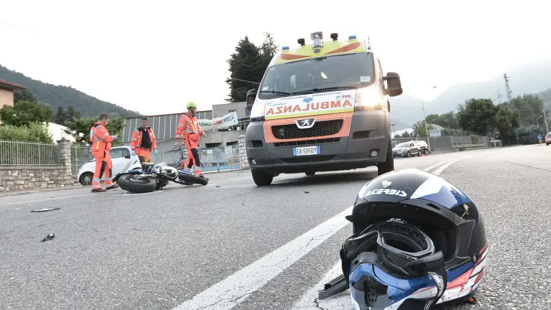 Sarezzo, tragico schianto all'alba: muore un 53enne