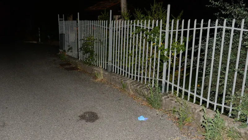 Gambara, aggredisce e accoltella tre carabinieri