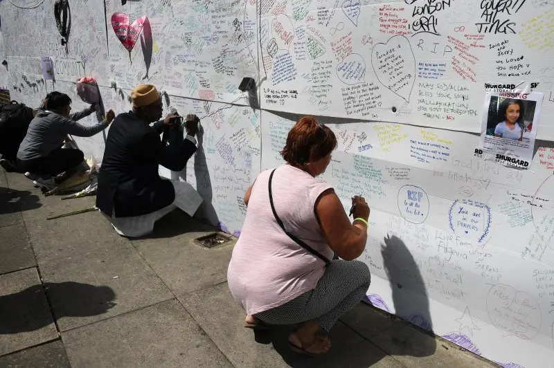 Grenfell Tower, le ricerche e il dolore