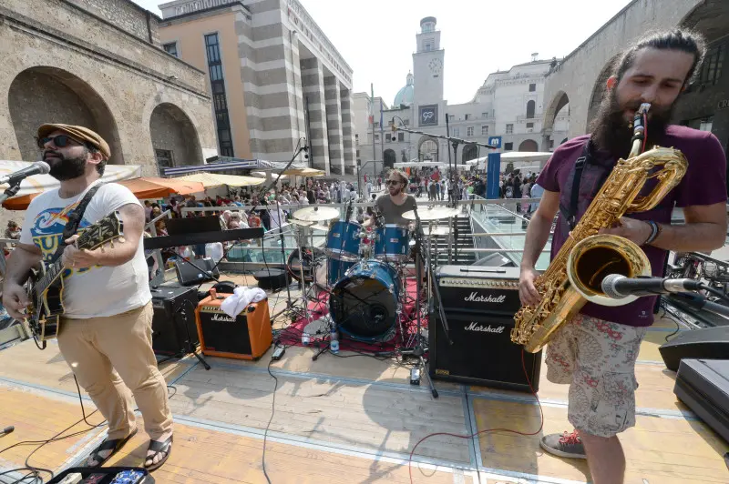 Festa della Musica, note in corso Zanardelli e piazza Vittoria