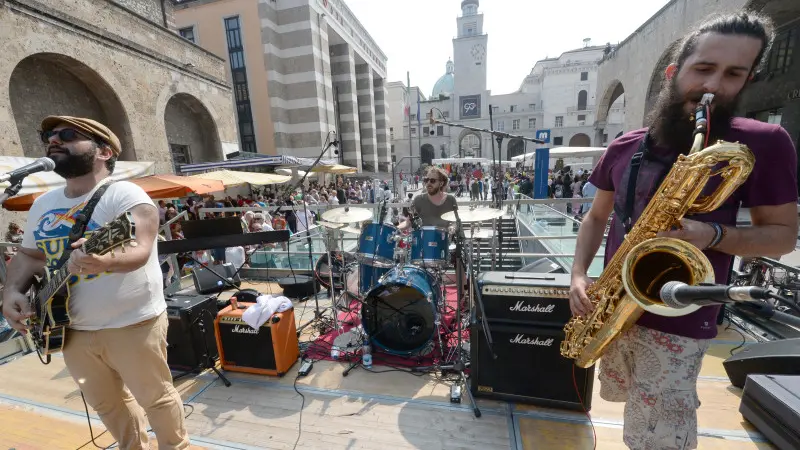 Festa della Musica, note in corso Zanardelli e piazza Vittoria