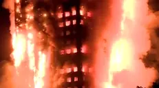 Alcune immagini dell'incendio di Londra (Foto BBC)