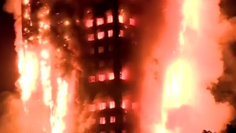 Alcune immagini dell'incendio di Londra (Foto BBC)