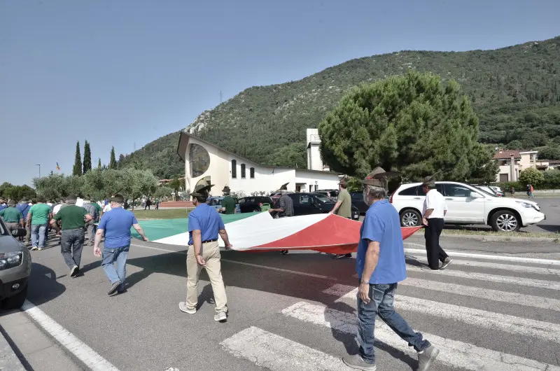 La sfilata degli alpini a Caionvico