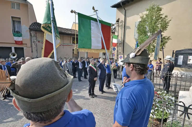 La sfilata degli alpini a Caionvico