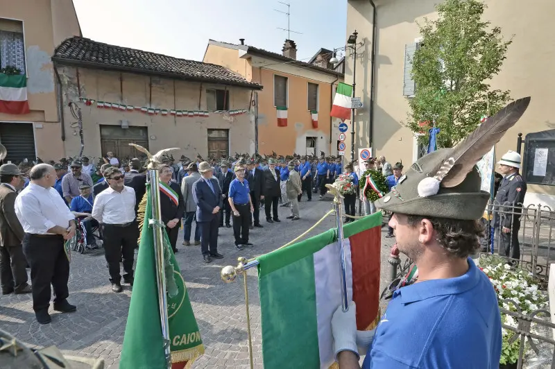 La sfilata degli alpini a Caionvico