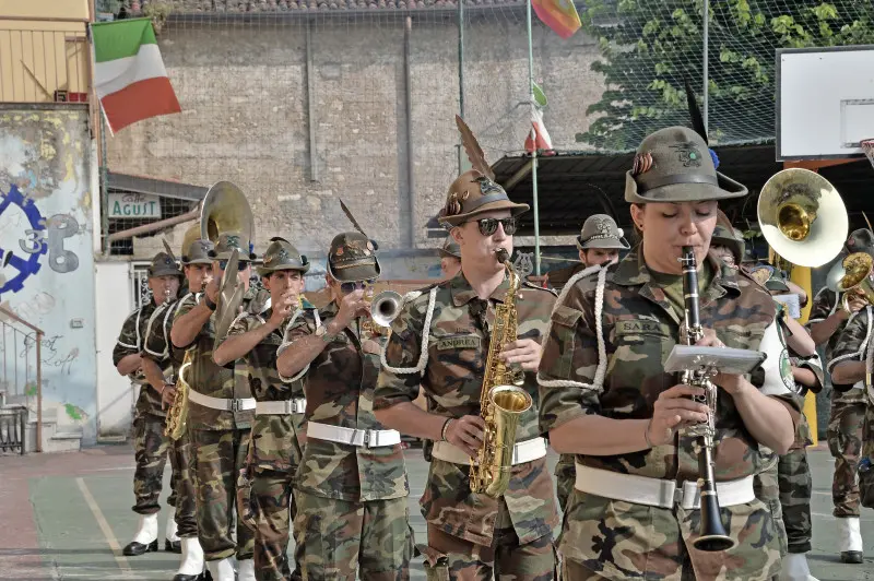 La sfilata degli alpini a Caionvico