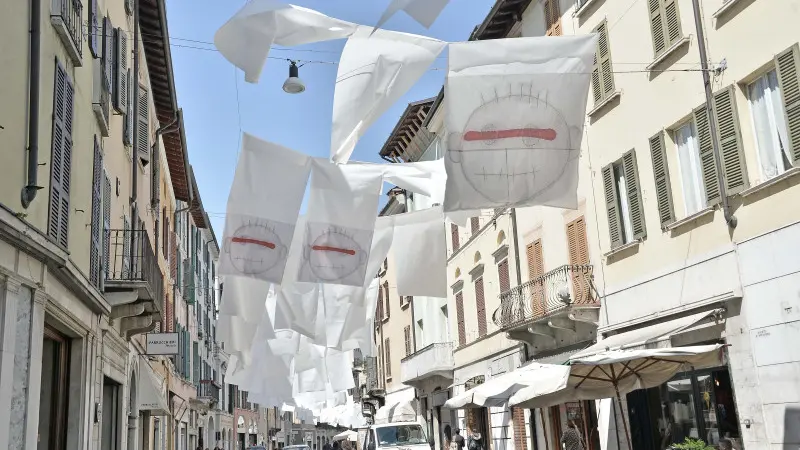 White Sky di Giuliano Cardella in corso Garibaldi