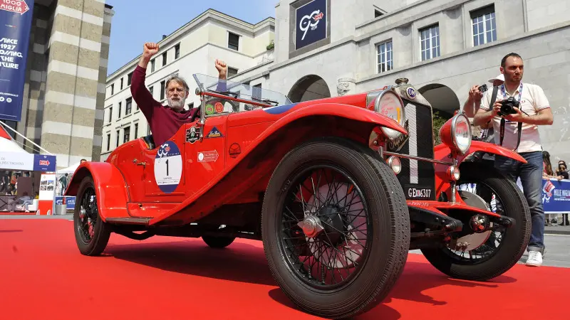 Mille Miglia, punzonature in piazza Vittoria
