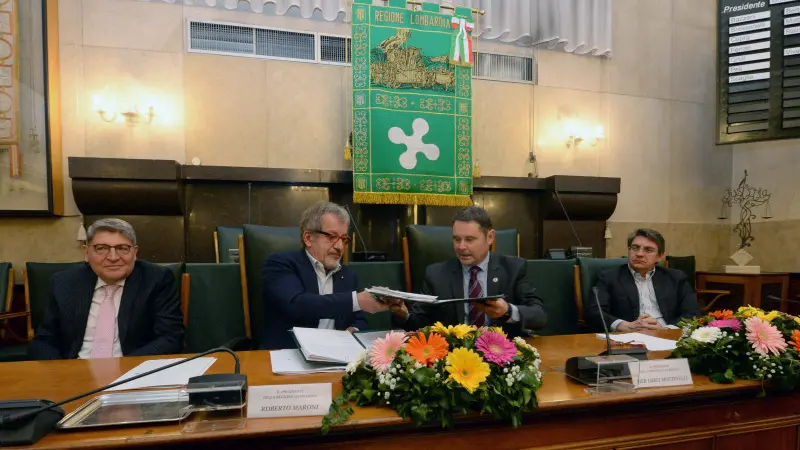 La firma in Broletto del Protocollo d'Intesa per la rete stradale