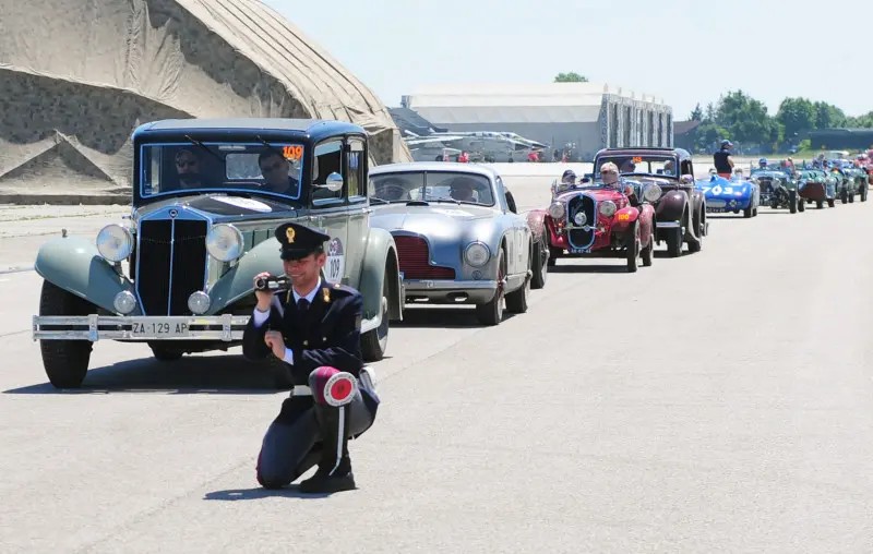 La Mille Miglia all'aerobase di Ghedi