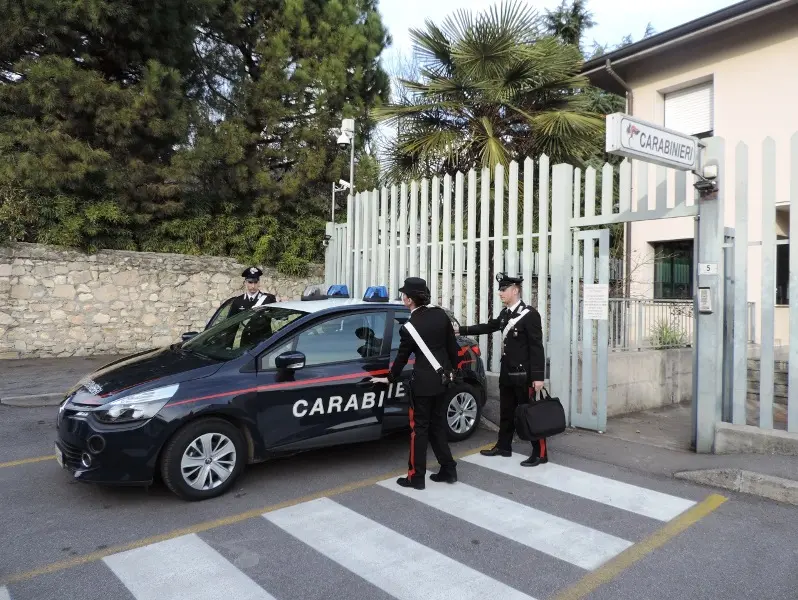 Commessa e pusher arrestata dai carabinieri