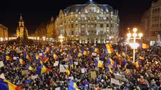 Una manifestazione a Timisoara contro il decreto del governo romeno - Foto Ansa/Epa Sebastian Tataru