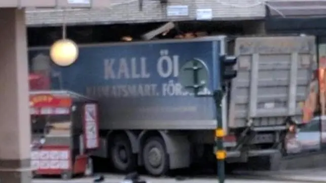 Stoccolma: camion sulla folla