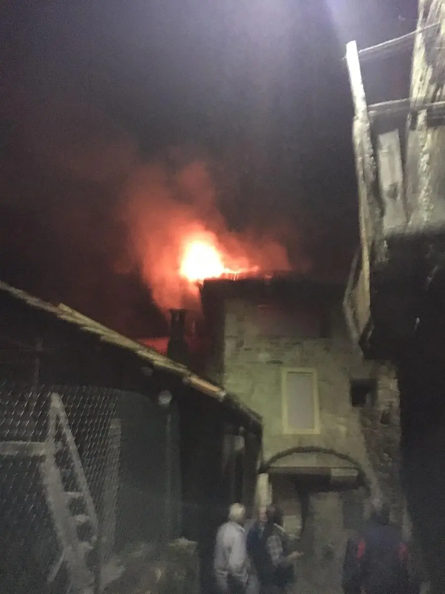 Incendio a Paspardo, l'appartamento è inagibile