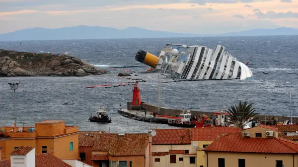Concordia: gli scatti della nave nel tempo