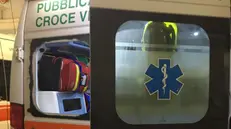 L'ambulanza danneggiata e il bar di Orzinuovi