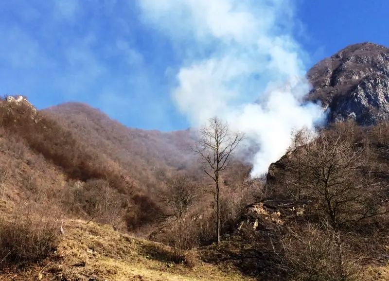 Fiamme a Vobarno, elicottero in azione