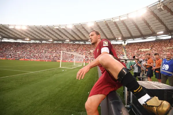 Brividi all'Olimpico per Francesco Totti