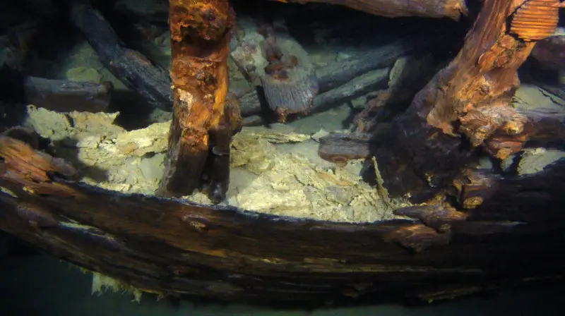 Il barcone del '700 ritrovato in fondo al Garda