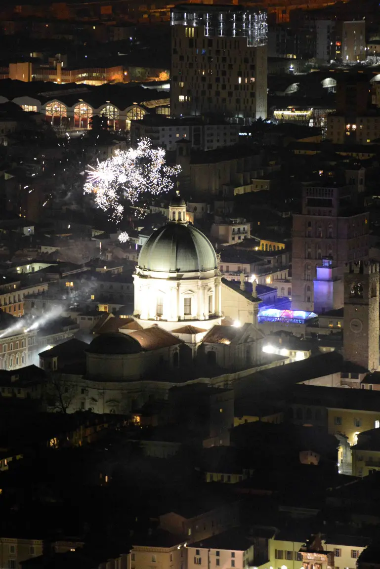 Fuochi d'artificio sulla città