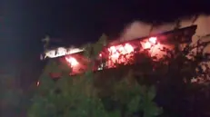Paspardo, la casa dell'assessore Salari avvolta dalle fiamme