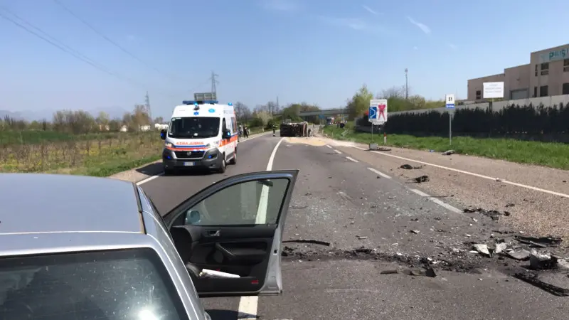 Schianto sulla 45 bis a Mazzano, traffico bloccato
