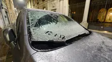 Primi fiocchi di neve per le vie della città