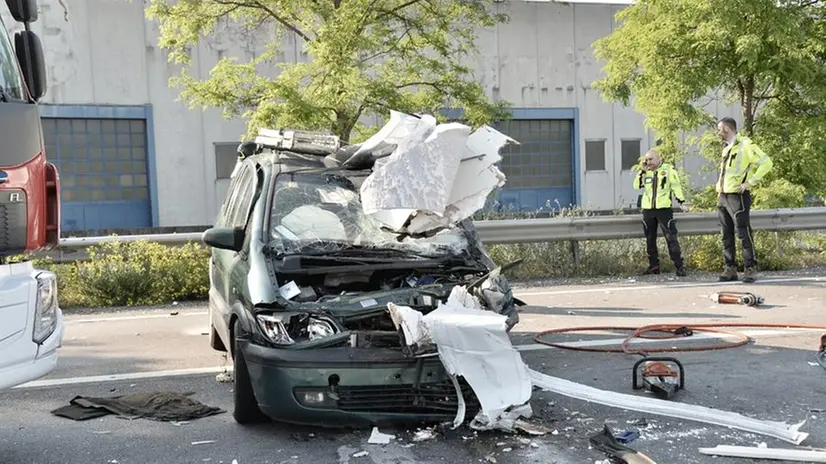 Schianto sulla 45bis, un morto