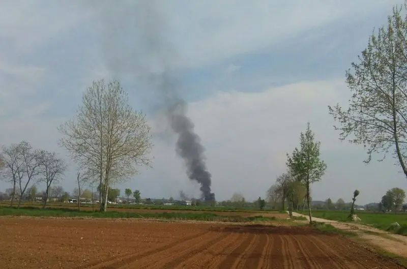 Maxi incendio a Montichiari, chiusa la Goitese