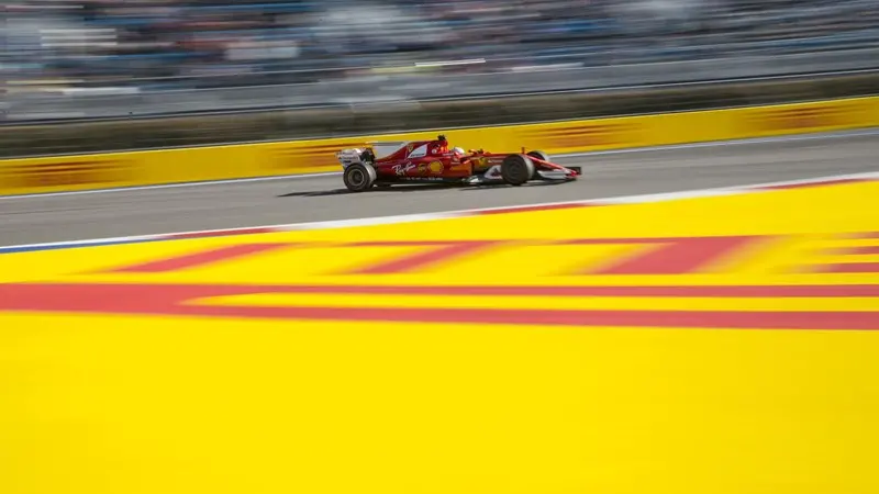Vettel in pista a Sochi - Foto Ansa/Epa Valdrin Xhemai