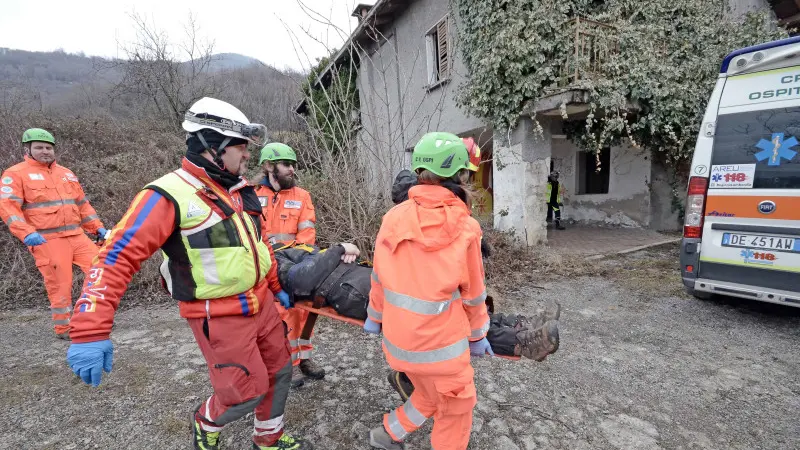 La maxi esercitazione delle unità cinofile a Iseo
