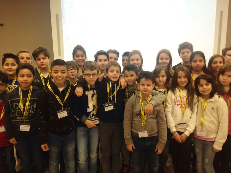 Gli alunni delle classi 5^ A e B della scuola Primaria Manzoni di Bedizzole