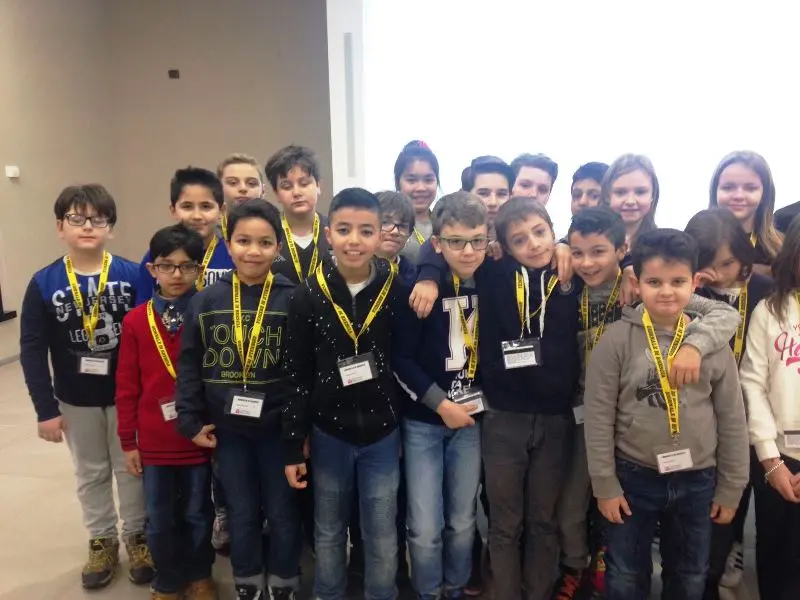 Gli alunni delle classi 5^ A e B della scuola Primaria Manzoni di Bedizzole