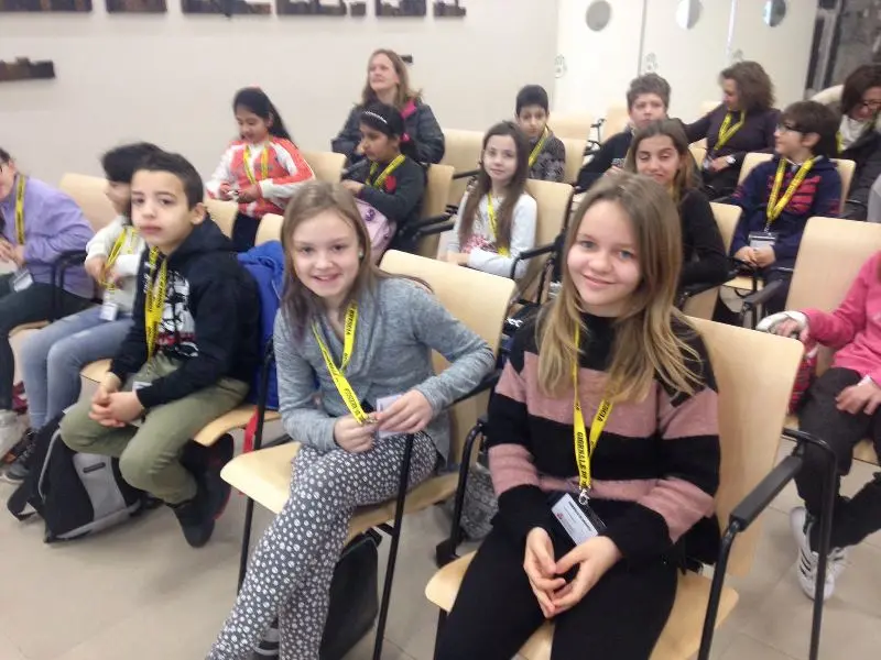 Gli alunni delle classi 5^ A e B della scuola Primaria Manzoni di Bedizzole