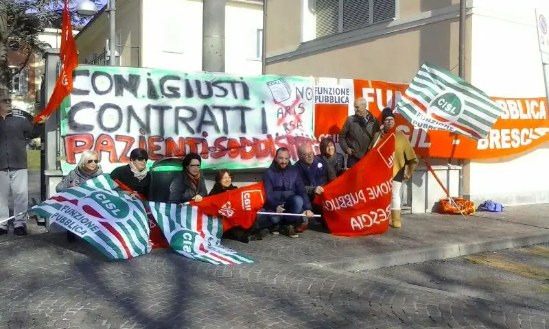 Protesta alla Don Gnocchi di Rovato