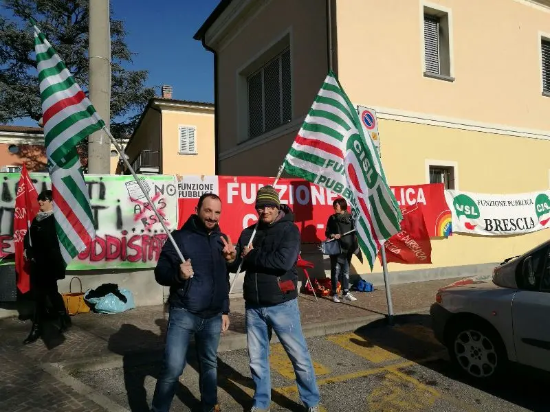 Protesta alla Don Gnocchi di Rovato