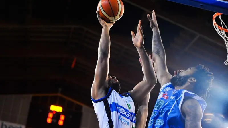 Germani Basket Brescia - Dinamo Sassari  56 - 48