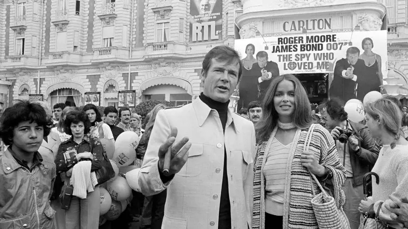 Addio all'attore Roger Moore: aveva 89 anni