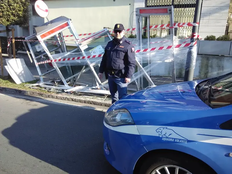 La cabina distrutta a Desenzano