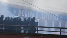 Napoli, scontri e violenza durante l'intervento di Salvini