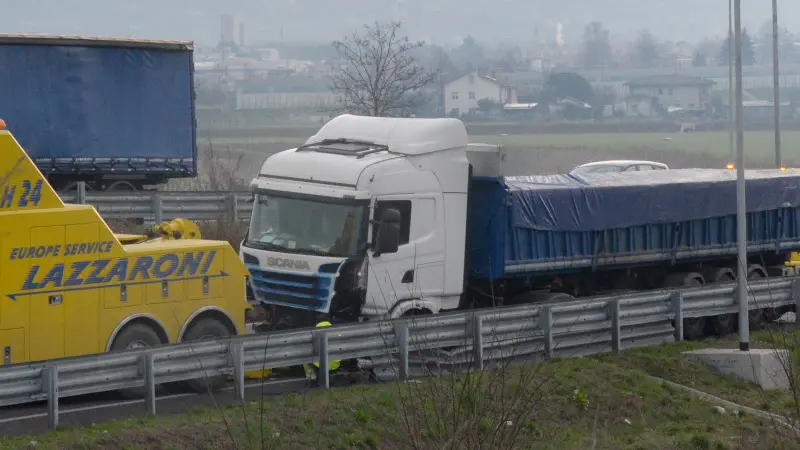 Brebemi, Tir contromano e caos allo svincolo