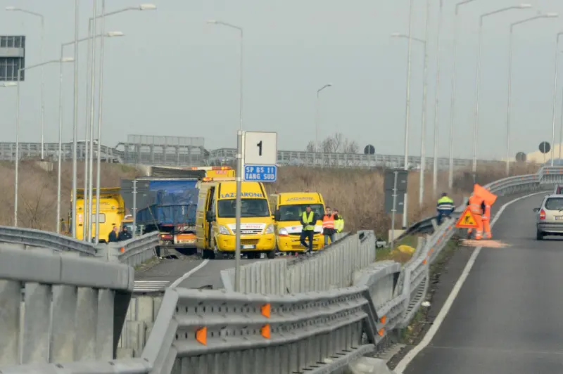 Brebemi, Tir contromano e caos allo svincolo