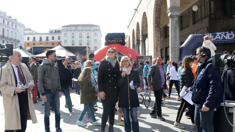 In piazza con noi in centro a Brescia