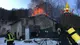 Il magazzino divorato dalle fiamme a Caino