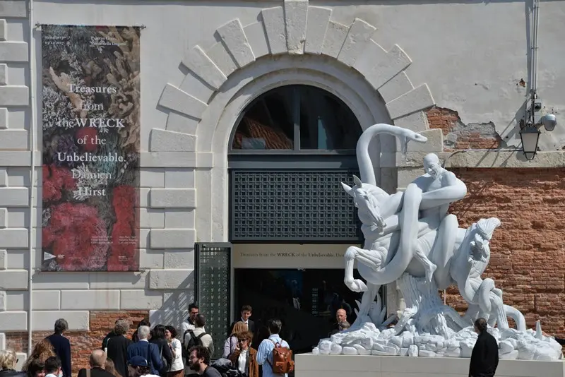 La mostra di Damien Hirst a Venezia
