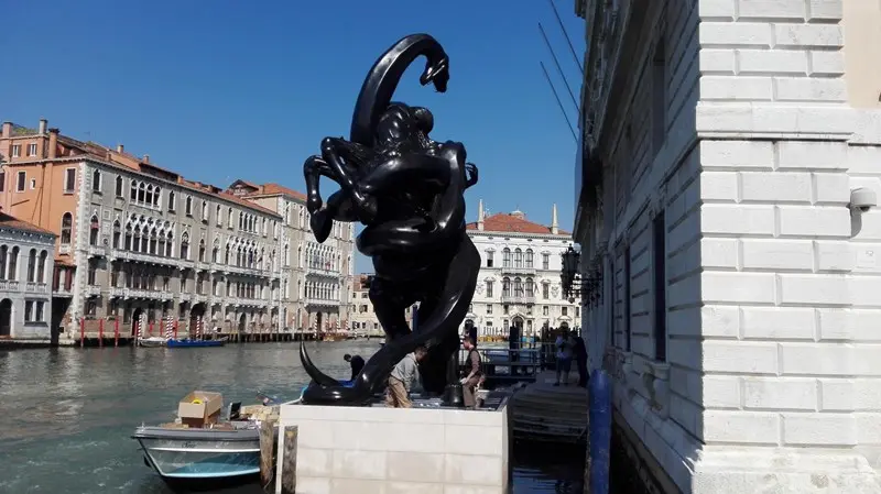 La mostra di Damien Hirst a Venezia