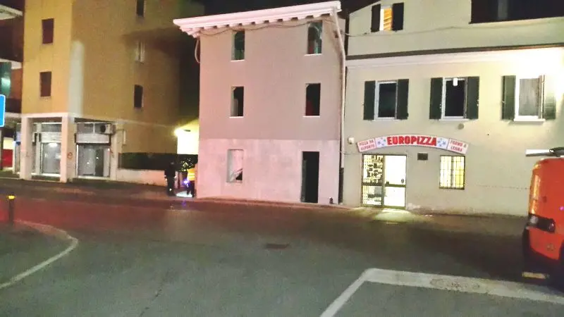 Vigili del Fuoco e Polizia Locale in via Corsica