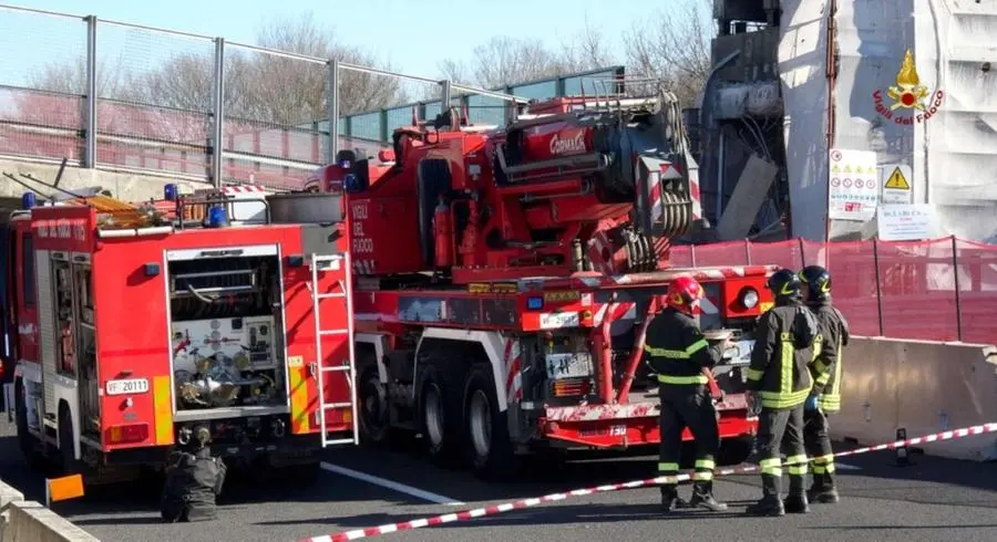 A14, crolla il ponte, due vittime