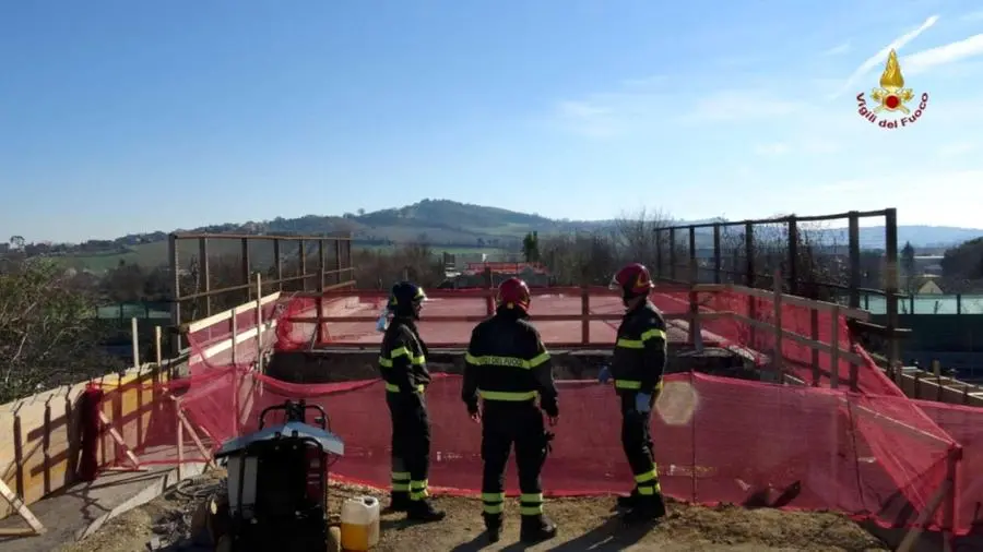 A14, crolla il ponte, due vittime